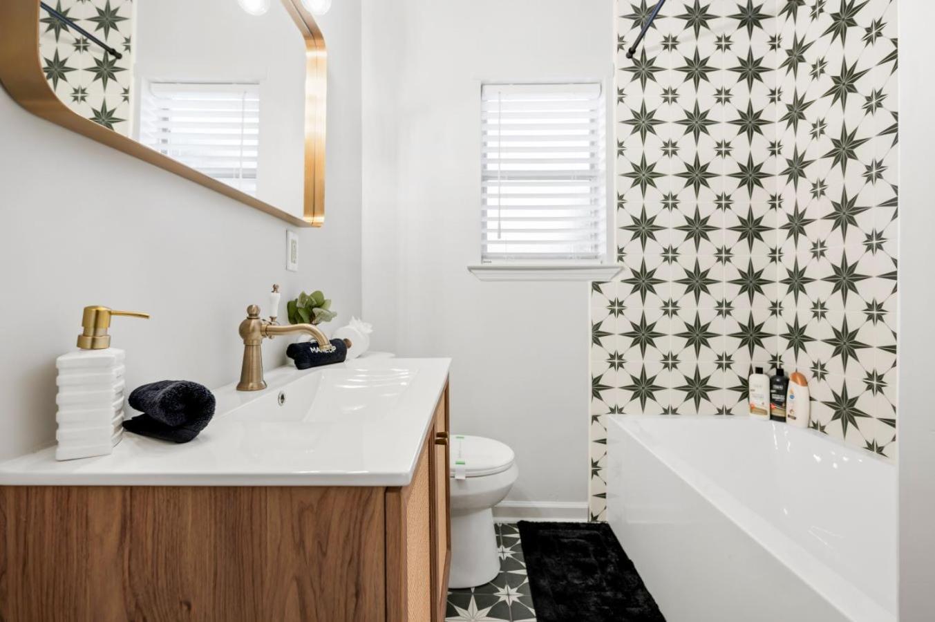 5Min To River Street, Dt - Spacious - Free Parking Savannah Buitenkant foto